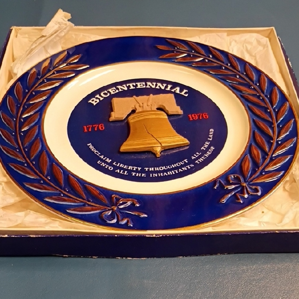 Vintage Bicentennial Plate - Blue and Gold